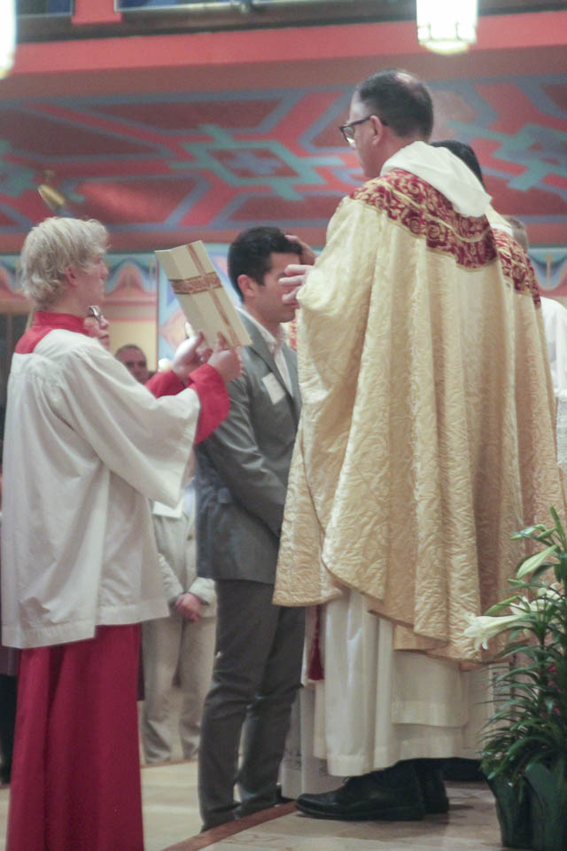 2026-StMary-EasterVigil (118 of 215).jpg